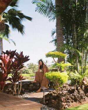 Julia Jones Instagram - Off off duty 🔅