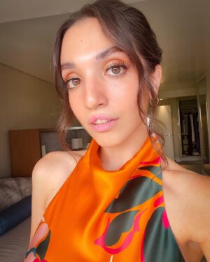 Julia Macchio Instagram - Cobra Kai Season 5 LA Premiere! ❤️‍🔥🍊

The entire season drops tomorrow on Netflix. I found a life size chess board. There’s a massive heat wave. Mercury is about to go into retrograde. Buckle UP. It’s gonna be a wild ride. 

x J