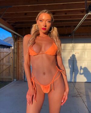 Julia Nolan Instagram - Sweet as a Peach 🍑 @revolve @superdown #REVOLVEinbloom