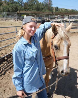 Julia Schlaepfer Instagram - Horse girl content 😎🐎