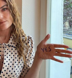 Actress Julia Stone HD Instagram Photos and Wallpapers September 2023
