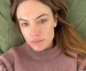 Julia Stone Instagram - Shades of Pink 🎀👅🩰