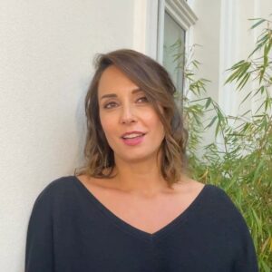 Julia Vignali Instagram - « La maison de Marion » est ouverte depuis aujourd’hui! Un lieu d’accueil et d’échange pour les victimes et les familles confrontées aux situations de harcèlement entre pairs (dans le milieu scolaire mais aussi le cyberharcèlement qui fait tant de dégâts) un grand bravo aux bénévoles @marionlamaintendue et à Nora Fraisse pour l’énergie déployée pour que ce lieu existe enfin! #harcèlementscolaire #tousensemblecontreleharcelement