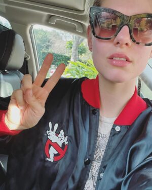 Julia Voth Instagram - I ain’t afraid of no yoga face

#yogaface #5monthspostpartum #ghostbusters #istoleitfrommyhusband