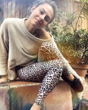 Julia Voth Instagram - Other people: I get so much done on my days off. I feel so productive. Me: this picture 💁🏻‍♀️ How do you spend your days off?
.
.
.
#rest #restore #recharge #postyogaglow .
.
.
Leggings and bra by @onzie in leopard 🔥
