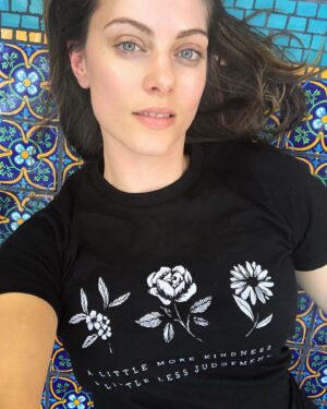Julia Voth Instagram - Going into the week with a little more kindness and a little less judgment ❤️ shirt by @wholesomeculture. Get yours by using the promo link in my bio #morekindness #lessjudgement #wholesomeculture #wrapcertified #organicclothing #ad