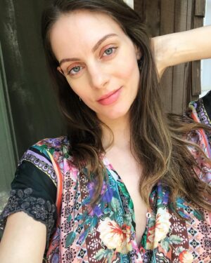 Julia Voth Instagram - The only alarm I’ve set during #stayathome was for the @spacex #falcon9 launch today. Unfortunately it got scrubbed due to weather. The new launch is Saturday, that will be alarm number 2. And it takes a lot for me to set an alarm for a Saturday morning even in pre quarantine world but I will, cause ya know... #SPACE!! #spacex #spacexlaunch #letsgo 🚀