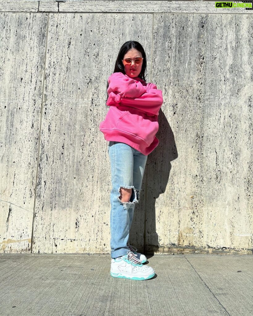 Julia Antonelli Instagram - Got ‘em Super Normal 2 🤍 @mschfsneakers @mschf