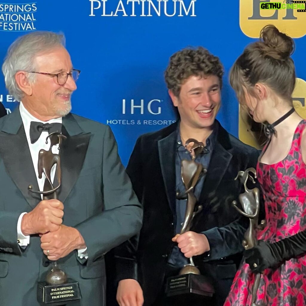 Julia Butters Instagram - FREAKING OUT!!! Thank you so so much to the Palm Springs international film festival! It was SUCH an honor to receive a Vanguard Award!! Was able to spend the evening with my lovely on screen sister Keeley Karsten and even reunited with Austin Butler for the first time since Once Upon A Time In Hollywood! Such an incredible night THANK YOU!!! #psiff @amblin @universalpictures @thefabelmans @psfilmfest