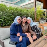 Julia Farhana Marin Instagram - . Its her moment. @nelissanizam @sincerely_nelissa Happy birthday to the most resilient young girl I know. May this birthday and many many birthdays ahead serve as a reminder of how far you’ve come in life and know that you will always have friends cheering for you, celebrating you without judgements for whatever decision u make, insyallah amin. To growing old and wise together My tudung is from @mayangbyanntsya the iris collection in baby blue