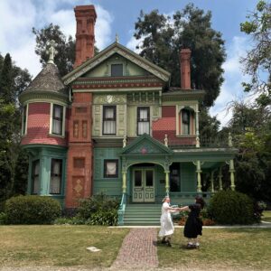 Julia Lester Instagram - inheriting the house after a “sudden” and “mysterious” death in the family 🔪