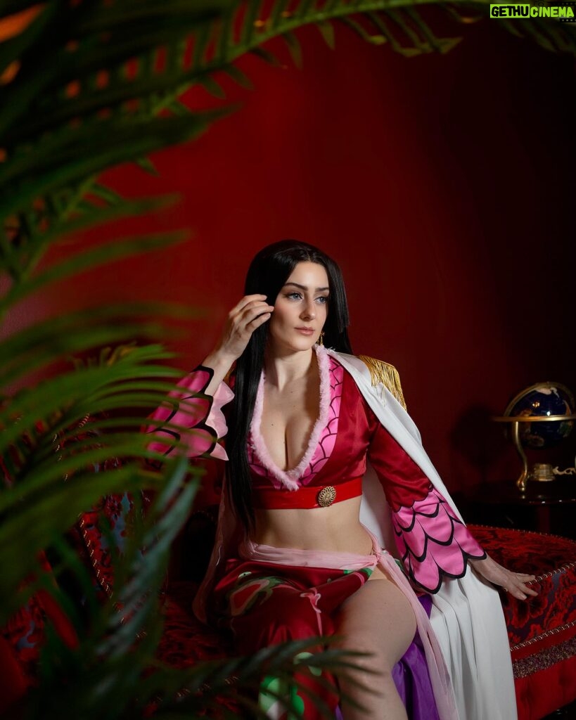 Julia Maggio Instagram - Kneel before me or be turned to stone! 🩷 Pirate Empress, Captain of the Kuja pirates, Warlord of the Sea - Boa Hancock 📸: @roxcosplays My first One Piece cosplay! 🏴‍☠️☠️🩷 #anime #manga #cosplay #onepiece #boahancock #boahancockcosplay