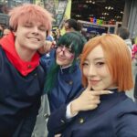 Julia Maggio Instagram – Itadori’s new cursed technique 
Nobara: @stellachuuuuu 
Maki: @juliastunts 
Itadori: @wholewheatpeet 
📸: @lloydsfault 
#anime #manga #cosplay #jjk #jujutsukaisen #maki #nobarakugisaki #nobaraxmaki #itadoriyuuji #comiccon