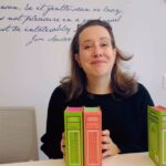 Julia Quinn Instagram - These books are CHONKY. #bridgerton #bridgertonbooks