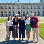 Julia Quinn Instagram - 🇨🇱🇨🇱🇨🇱🇨🇱🇨🇱🇨🇱 I had the BEST time in Chile! Thank you to @edicionesuranochile and @amabook.cl and all the readers who came out to see me!!!! P.S. thank you to @chaliwawi_ for the wonderful photo! (# 2)