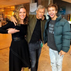 Julia Stiles Instagram - Throwin’ up signs like, “would you like bread with that?” @francomasini   Rupert Graves @rivieratvshow