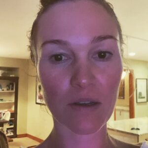 Julia Stiles Instagram - Working away from home and finally got that VPN working. Can you guess the show? ✨🙌