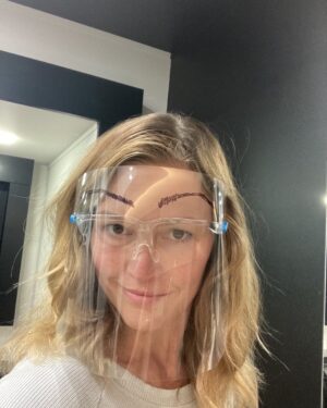 Julia Stiles Instagram - Really feelin’ my pandemic brows.