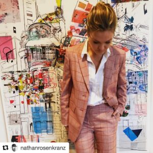 Julia Stiles Instagram - New York. 🥨 Patterns and pant suits. 🧡🍎