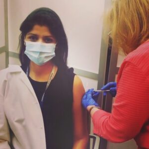 Julia Stiles Instagram - This is my friend Medha. After we finished our first year in college together, she and her extended family toured me around India. (I’m talking all the way from New Delhi to Kerala). We graduated, Medha became a Doctor. This year, she continued to provide medical care to patients throughout the pandemic, putting her own life at risk. She just got The Vaccine. Medha, I love you, and am not worthy 🧡✨