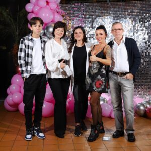 Julia Volkova Instagram - Мы много лет делаем наши семейные праздники с @lobacheva_project ! И 18 лет моей принцессы было просто незабываемо🔥🔥🔥Ребята,спасибо всем,кто был с нами в этот день,вы у нас самые лучшие❤️пересматриваю  видео и фото и хочу еще раз повторить 💃🏻🔥Обожаю мою семью и делюсь с вами архивом) @kristinas.bakery @artie_resto