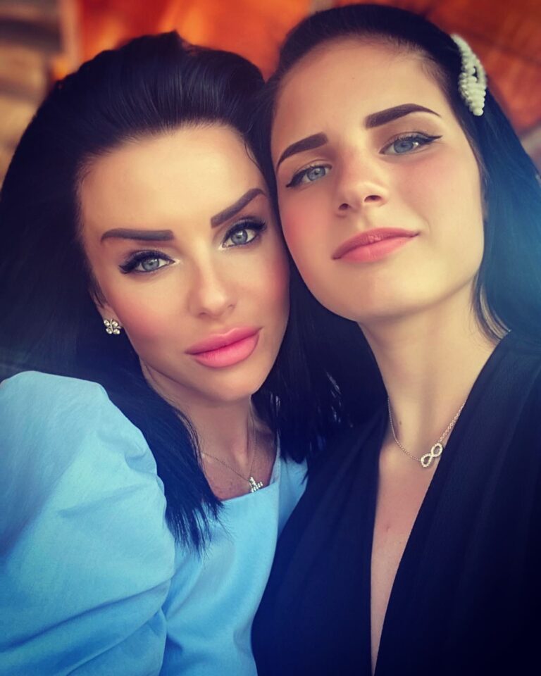 Julia Volkova Instagram - ДЕВОЧКА МОЯ,ЛЮБИМАЯ ❤️ КУКОЛКА😘 КОТИК МОЙ🥰 МЫШЕНОК❤️ Как же быстро ты из маленькой девочки превратилась в нереальную,супер-красивую девушку🤗😍🥰👏❤️ С ДНЕМ РОЖДЕНИЯ,ДОЧЕНЬКА МОЯ🎊🎉🎁💖🎈🥰🤗😍🔥❤️🙏😘💜 ЗДОРОВЬЯ ТЕБЕ КРЕПКОГО🙏 ВДОХНОВЕНИЯ❤️ ФОРТУНЫ И ВЕЗЕНИЯ🙏 УСПЕХОВ ВО ВСЕХ НАЧИНАНИЯХ🙏😘 НАСТОЯЩИХ ДРУЗЕЙ😘 ШАГАЙ СМЕЛО ВПЕРЕД И ДЕЛАЙ ТО,ЧТО ЗАДУМАЛА👍🙏У ТЕБЯ ВСЕ ПОЛУЧИТЬСЯ😘 ПУСТЬ КАЖДЫЙ ДЕНЬ БУДЕТ ЯРКИМ И НАСЫЩЕННЫМ В ТВОЕЙ ЖИЗНИ😘 ОСТАВАЙСЯ ТАКОЙ ЖЕ СОЛНЕЧНОЙ,ДОБРОЙ,ОТЗЫВЧИВОЙ,НАСТОЯЩЕЙ ДЕВОЧКОЙ😘😘😘 ПУСТЬ ТВОИ СИЛА И УВЕРЕННОСТЬ ВСЕГДА ИДУТ С ТОБОЙ РЯДОМ😘🙏 Я ГОРЖУСЬ ТОБОЙ❤️ Я ОЧЕНЬ ЛЮБЛЮ ТЕБЯ❤️ СПАСИБО БОЖЕНЬКЕ ЗА ТЕБЯ И ЗА ТО,что ТЫ ВЫБРАЛА МЕНЯ 🙏🙏🙏❤️❤️❤️ Я ВСЕГДА РЯДОМ И БУДУ ВО ВСЕМ ПОМОГАТЬ И ПОДДЕРЖИВАТЬ ТЕБЯ❤️❤️❤️ ВСЕ ТОЛЬКО НАЧИНАЕТСЯ И ВСЕ САМОЕ ЛУЧШЕЕ ВПЕРЕДИ🙏😘🙏 @vikavolkova8665 #моядоченька #деньрождения #мамадочки