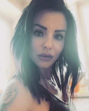 Julia Volkova Instagram - Никто не встречает свой идеал дважды в жизни.Да и один раз редко кто его находит🙏 #сегоднягрущу