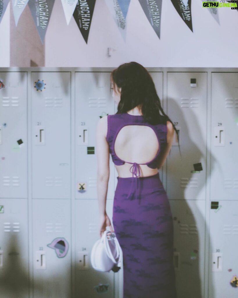 Julia Wu Instagram - 那天難得穿紫色的我💜背著白色的Box-Trot 🤍去參加 @longchamp 開學派對✨ had too much fun at Longchamp University 🤍 #LongchampSS24 #longchampuniversity