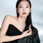 Julia Wu Instagram - 兄弟姐妹們 跟我一起擦起來 YSL 今年的新唇膏 水嘟嘟的唇 啾起來 😚 xoxo #VoguePresents #YSLBEAUTYTW #YSLLOVESHINE #情挑誘光水唇膏