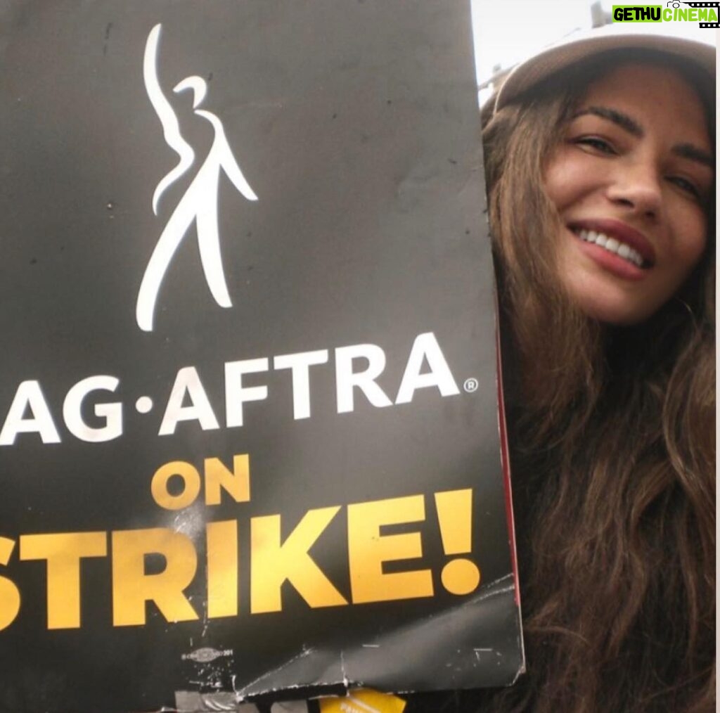 Juliana Harkavy Instagram - So empowering and equally surreal suiting up with my Arrow family to picket outside of WB studios yesterday. Thank you to everyone who came out to show your support!! 🏹💚🪧#sagaftrastrike #wgastrike #sagaftrastrong #wgastrong #teamarrow