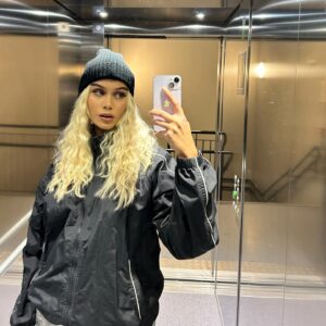 Juliane Snekkestad Instagram - 🩶