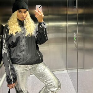 Juliane Snekkestad Instagram - 🩶