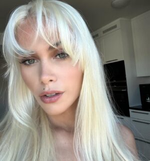 Juliane Snekkestad Instagram - 🤍 @hairbyjoakim @house_of_hair_tonsberg