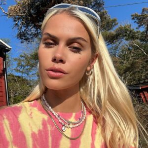 Juliane Snekkestad Instagram - June💕🌸