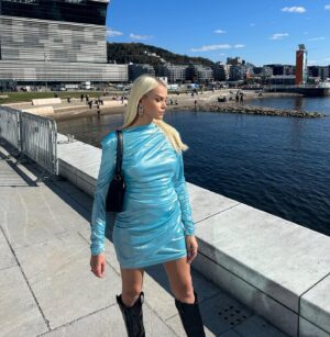 Juliane Snekkestad Instagram - #reklame🦋In love with this outfit from @seventonsberg