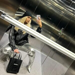Juliane Snekkestad Instagram - 🩶