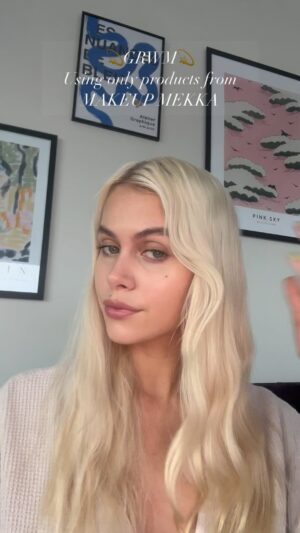 Juliane Snekkestad Instagram - Annonse for @makeupmekka💓 Jeg ELSKER Makeup Mekka og har brukt produktene deres i mange år! Produktene er virkelig gode produkter som ikke koster så mye   at de er veganske og cruelty free🐰 Med koden JULIANE25 får du 25% rabatt og gjelder på ordinærpriser, frem til 6.februar.  Liste over produkter brukt i video: - Vitamin C boost serum - CC cream -BALM foundation - Hydra shape concealer. - Brows on fleek brow pen - Perfect brow pomade - Oh So Beautiful eyeshadow palette. - Waterproof smooth eyeliner/black. -Lash spa mascara/black. - Bronzer creamy wand - Delicious face cream palette. - Tinted lip and cheek stain/ color berry🍓. - vavavoom plumping gloss. -Waterproof stay liner / color: lingerie