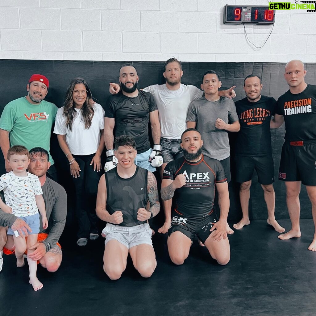 Julianna Peña Instagram - #teamcaptain @bullyb170 going up in #london soon for his first #ufc #worldtitle! You gonna #rememberthename #belalmuhammad #andnew! You’re a great man Belal; an amazing leader that I admire and look up to, and an even greater fighter! I know I’m not the only one that shares this sentiment in our gym! I am already so proud of you and happy for you, you deserve nothing but the best!! 🙏🏽🙏🏽❤️❤️Second pic circa #2016 with @vfs_academy ! #beeninthetrenchestogether #vfskillers #teammates #chicagostandup