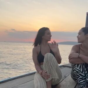 Julie-Anne Ho Instagram - I couldn’t pick just one 🥹💌