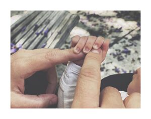 Julie Gonzalo Instagram - Our hearts are full… 

Welcome baby M ♥️