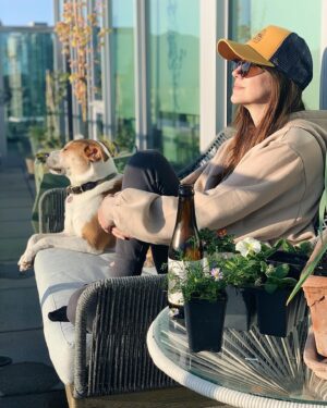 Julie Gonzalo Instagram - Weekend #stayhome
