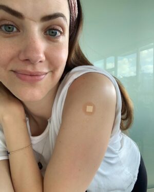 Julie Gonzalo Instagram - Covid-19 above my smallpox vaccine scar. Thank you science. #Pfizer #wereallinthistogether