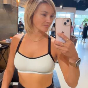 Julie Ringuette Instagram - La rentrée…
Pour tous!!

Coloration et coupe: @marifgo ❤️ @_hair_shop 🫶

#hairstyle #hair #haircut #blondhair