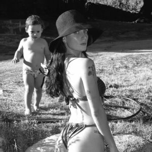 Julie Robert Instagram - Summer in a mom skin