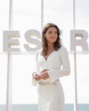 Julie Sassoust Instagram - C’est bien ici à #CANNESERIES que tout commence ! 😎💕 #IciToutCommence 

📷 @_camilla.canalini_