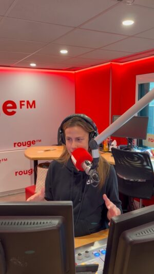 Julie St-Pierre Instagram - La rentrée ne s’est pas tout à fait déroulée comme prévu chez nous ce matin… Laissez moi vous parler de ma culpabilité parentale. 🥹 #1073rouge