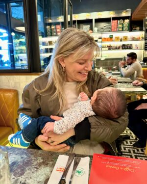 Julie St-Pierre Instagram - Amie   bébé   lunch   vin = mardi parfait ! 
🤌🏼
@amwithenshaw 
@cafegentile