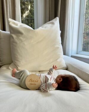 Julie St-Pierre Instagram - Et de 3… 🐰🩵

#mensiversary #3monthsold #lastbaby