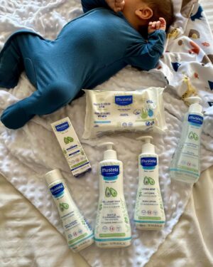 Julie St-Pierre Instagram - *Concours terminé* 
Félicitations à la gagnante @aminabourbonniere !

Comment ça se passe depuis l’arrivée du troisième? C’est la question qu’on me pose le plus depuis bientôt 3 mois. À ça je réponds toujours que je suis fatiguée, mais heureuse. Il y a des jours où je me sens au top, d’autres où je me sens dépassée et c’est tout à fait normal! 

Si vous vous reconnaissez et que ça ressemble aussi à votre réalité, @mustela.canada aimerait vous donner un peu de répit en vous offrant ce lot de produits pour prendre soin de la peau de vos petits. 

Mon coup de cœur est sans aucun doute l’eau nettoyante sans rinçage. Je l’adore! Je suis assurée que bébé reste propre propre toute la journée. Et ça sent si bon! 

Pour participer au concours :
-Suivez les pages Instagram de @mustela.canada, @ecotao.ca et la mienne
-Aimez cette publication
-Identifiez une maman ou un papa qui souhaiterait aussi participer.

Bonne chance! 

*Le concours se termine le 3 avril 2024 à 23h59. Ce concours s’adresse exclusivement aux résidents canadiens.