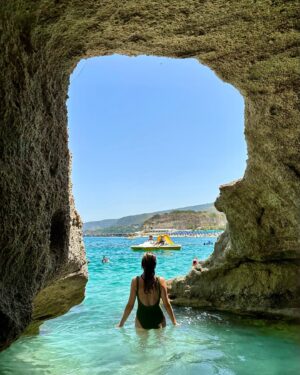 Julie St-Pierre Instagram - Ancora al mare!!! Baignade magique à Tropea. 

📷 Lucio, 8 ans